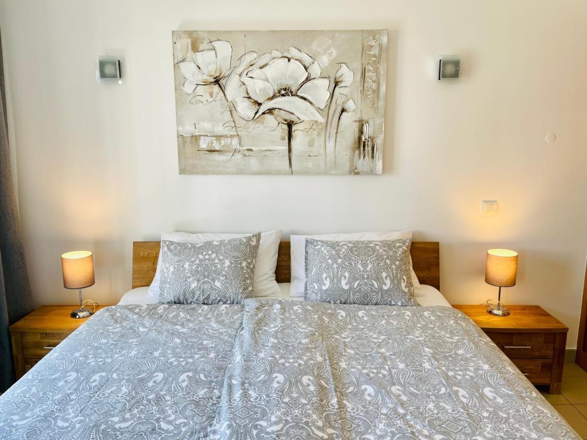 Angies Marina Apartment, Includes 2 Free Passes For The Marina Pool Lagos Luaran gambar