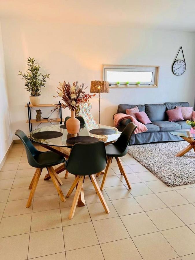 Angies Marina Apartment, Includes 2 Free Passes For The Marina Pool Lagos Luaran gambar